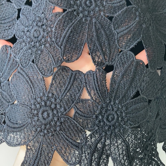 Macrame Cropped Top - Picture 2 of 3